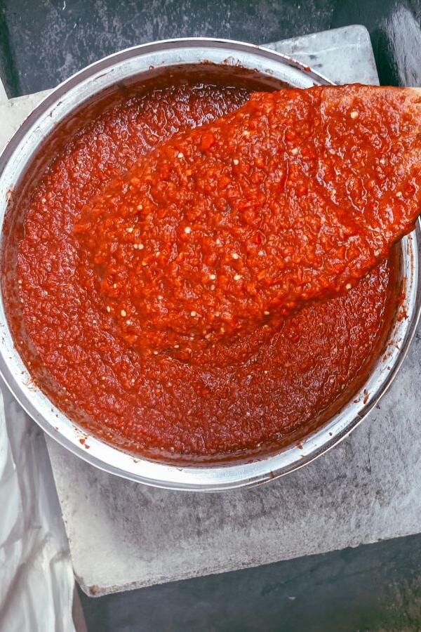 Koliko paprika treba za jednu teglu ajvara? Ovo je stara računica naših baka i jedina prava za gust, slastan namaz