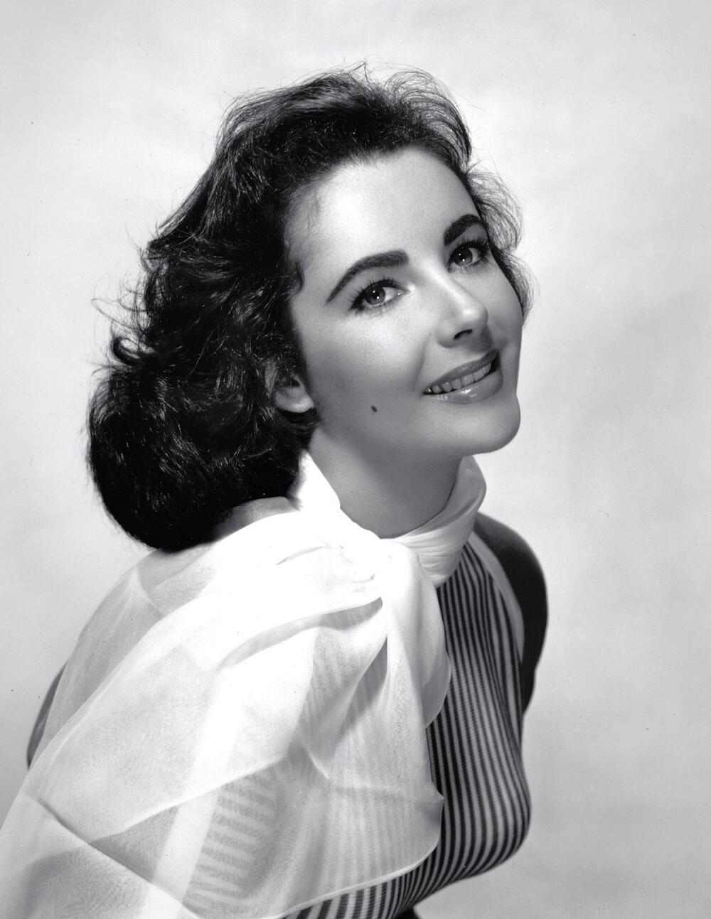 ELIZABET TEJLOR SE UDAVALA 7 PUTA