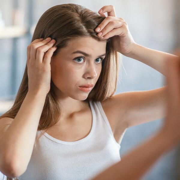 Kako da sede vlasi ne budu toliko vidljive? Ako se ne farbate redovno (ili uopšte), ovi trikovi su baš za vas