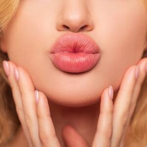 2 sastojka za punije usne kroz 5 minuta: "Pepeljugina maska" potpuno menja izgled i skida godine s lica