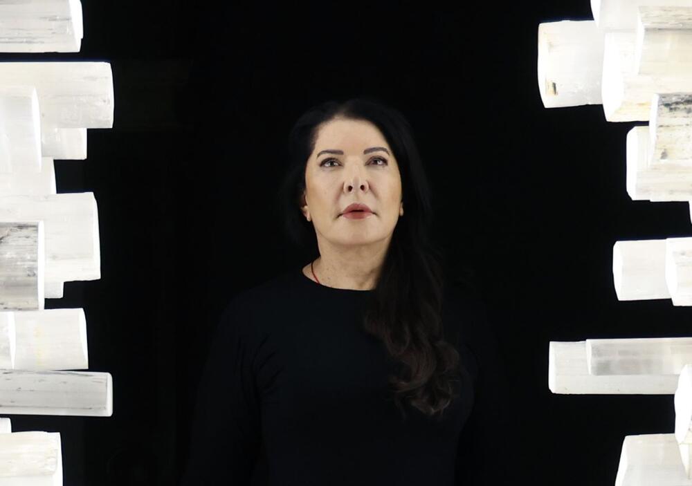 Marina Abramović u Kraljevskoj akademiji umetnosti u Londonu, na izložbi posvećenoj njenom radu