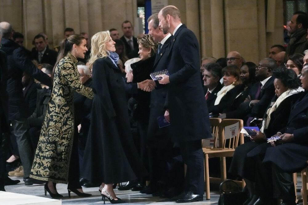 <p>Najbolje odevena žena na otvaranju Notr Dama posle petogodišnjeg renoviranja bila je ćerka Džoa Bajdena, koja je nosila "najposebniji kaput na svetu".</p>