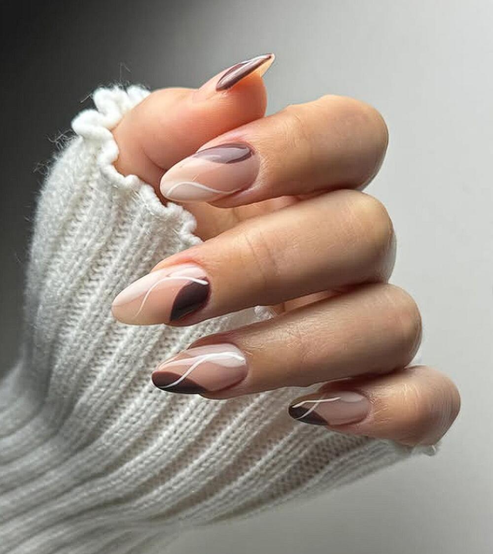 Svakog decembra Institut za boje Pantone proglašava dominantnu boju za narednu godinu, a izbor nijanse bazira se na globalnim trendovima u dizajnu enterijera, visokoj modi, kulturi i psihologiji. Za narednu, 2025. godinu, odabrana je zemljana nijansa PANTONE 17-1230 &ndash; moka mus (mocha mousse).