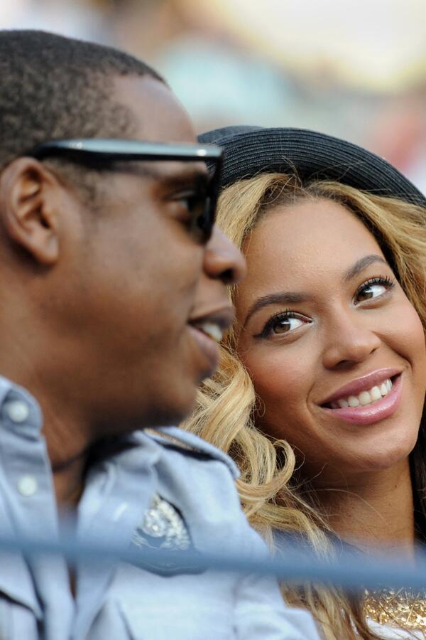 Kako danas izgleda Bijonsina prva ćerka? Blu Ajvi danas ima 13 godina i kad je izašla s tatom svi su zastali u čudu