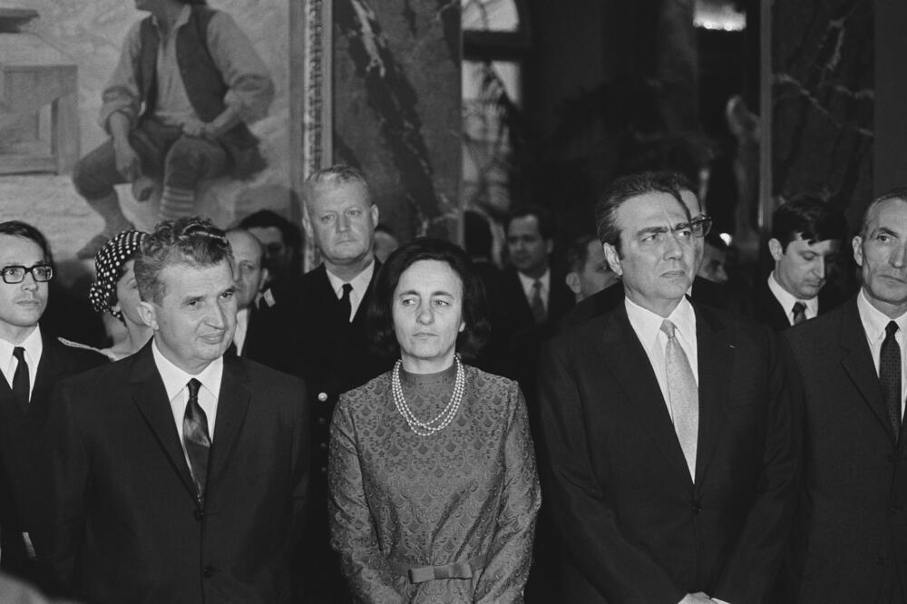 Nikolaje i Elena Čaušesku tokom posete Francuskoj 1970.