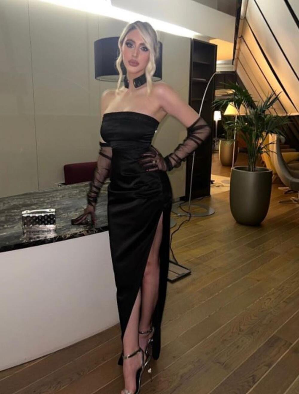 JANA NE IZRASLA U PRAVU LEPOTICU 