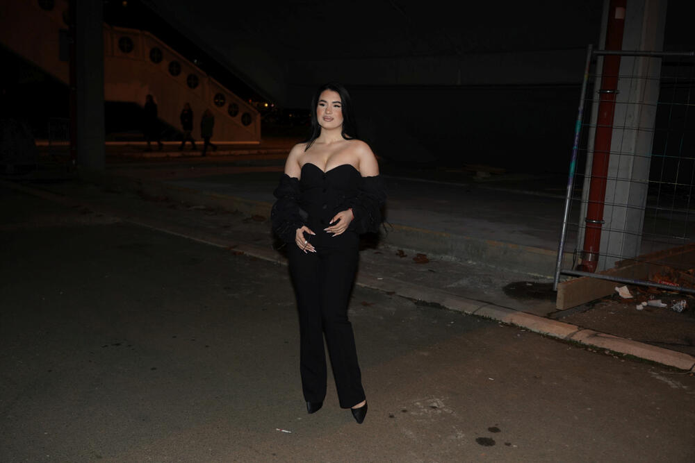 <p>Poslednji koncert velike turneje Aleksandre Prijović održan je večerasu u Beogradskoj areni u sklopu regionalne turneje "Od istoka do zapada".</p>