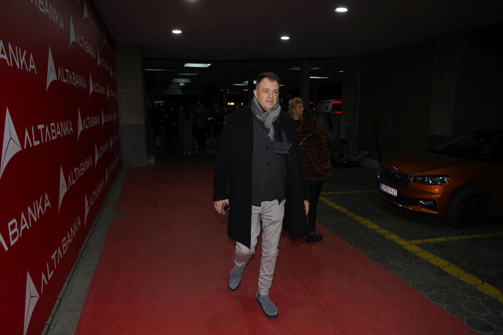 <p>Poslednji koncert velike turneje Aleksandre Prijović održan je večerasu u Beogradskoj areni u sklopu regionalne turneje "Od istoka do zapada".</p>