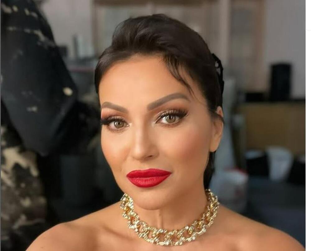 SAVRŠENA NOVOGODIŠNJA HALJINA NINE BADRIĆ 