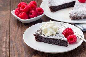 Šta je Kladdkaka? Recept za najlepšu čokoladnu švedsku tortu koja se pravi za 20 minuta i topi pod nepcima