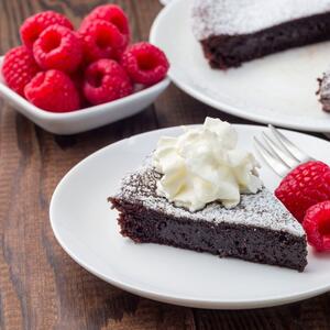 Šta je Kladdkaka? Recept za najlepšu čokoladnu švedsku tortu koja se pravi za 20 minuta i topi pod nepcima