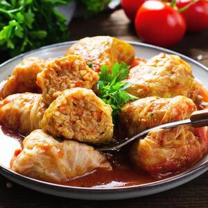 Koliko dugo sarma sme da stoji u frižideru, a koliko u zamrzivaču? Nutricionistkinja upozorava na važna pravila