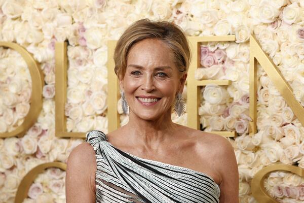 Urbane, moderne & čine da noge deluju duže: Otkačene čarape Šeron Stoun kakve ne bi ni smeo ni umeo svako da nosi