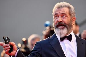 Prvo je zbijao šale na račun spaljene kuće, a sad iznosi teorije zavere: Mel Gibson izneo tvrdnje o kojima bruji Holivud