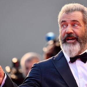 Prvo je zbijao šale na račun spaljene kuće, a sad iznosi teorije zavere: Mel Gibson izneo tvrdnje o kojima bruji Holivud