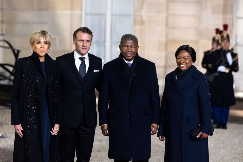 Brižit i Emanuel Makron, prva dama i predsednik Francuske, priredili su svečanu večeru u Jelisejskoj palati u čast predsedniku Angole Žoau Lorensu i njegovoj supruzi Ani Afonsko Dijaz Lorenso.