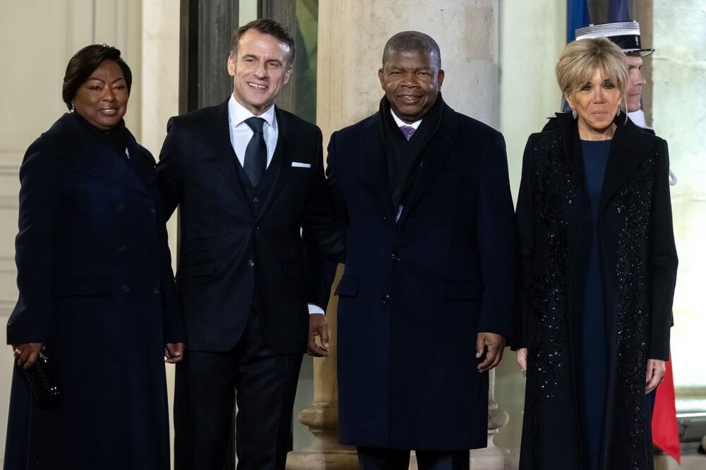 Brižit i Emanuel Makron, prva dama i predsednik Francuske, priredili su svečanu večeru u Jelisejskoj palati u čast predsedniku Angole Žoau Lorensu i njegovoj supruzi Ani Afonsko Dijaz Lorenso.