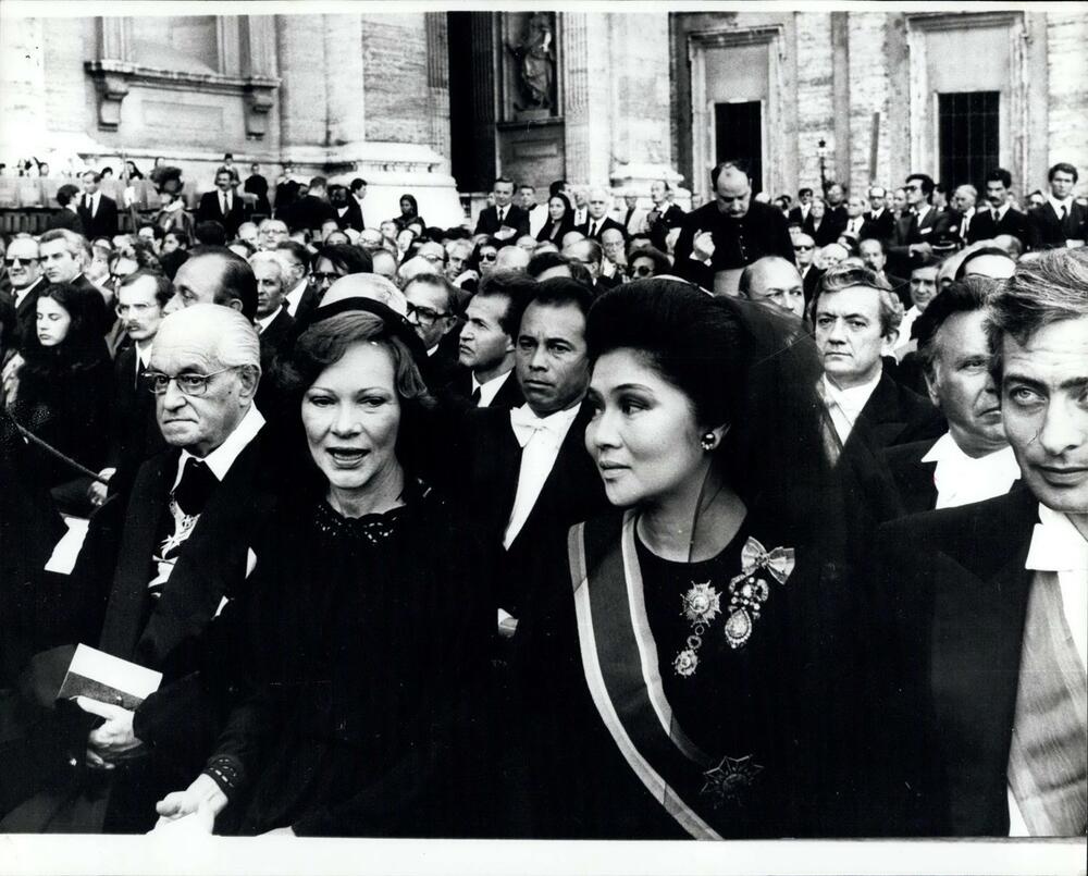Imelda Markos na sahrani pape Pavla VI 1978. godine