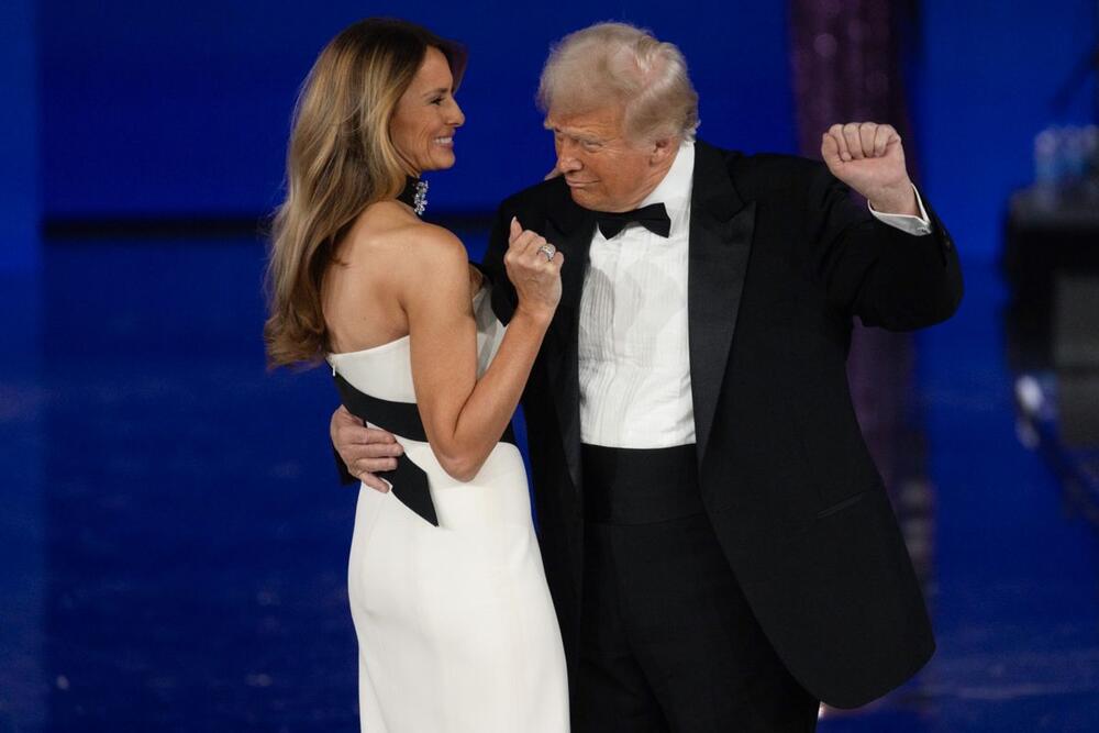 Donald i Melanija Tramp na inauguracionom balu