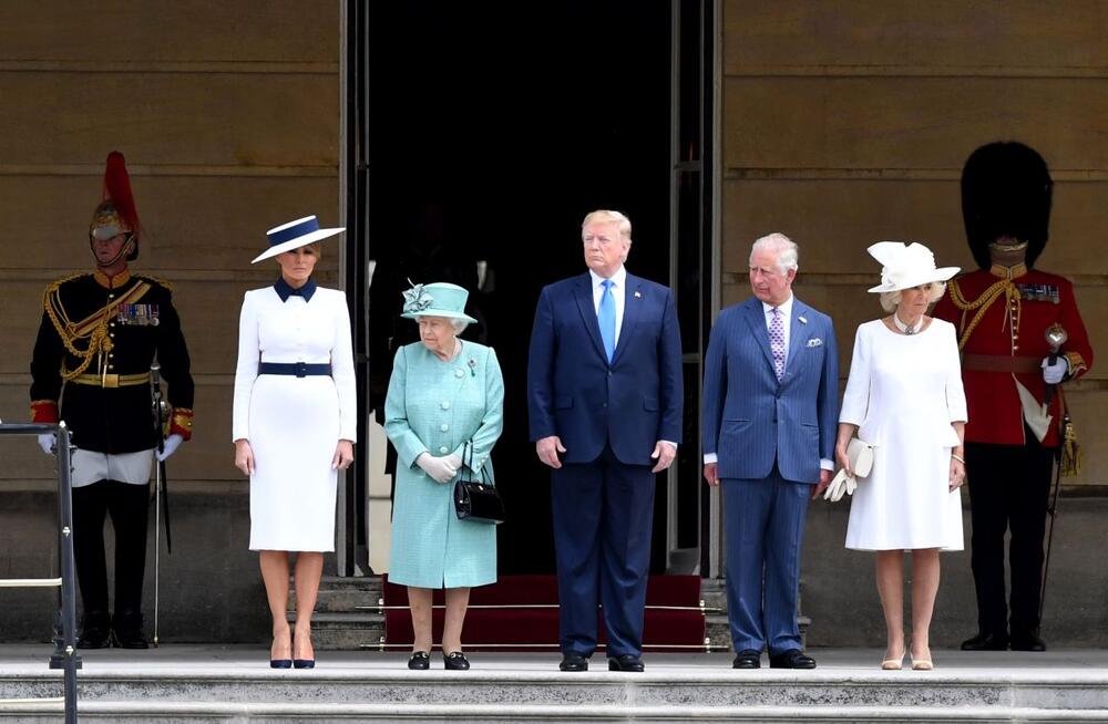 Melanija Tramp sa belim šeširom u Bakingemskoj palati 2019. godine