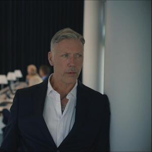 Čuveni švedski glumac Mikael Persbrandt u srpskoj seriji "OTMICA"