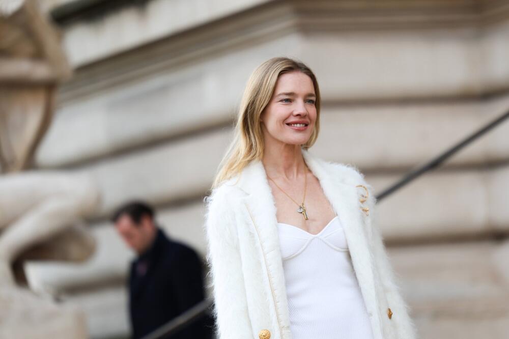 Natalija Vodijanova pred reviju modne kuće Schiaparelli na Nedelji visoke mode u Parizu