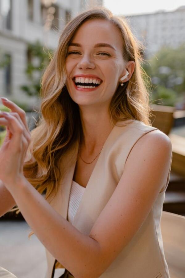 Da li je tačno da slatkiši izazivaju karijes, a jabuke čiste i jačaju zube? Razotkrivamo 5 najčešćih mitova