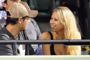 Odabrali su moćno i drevno ime: Ana Kurnjikova i Enrike Iglesijas otkrili pol 4. deteta i kako su ga nazvali