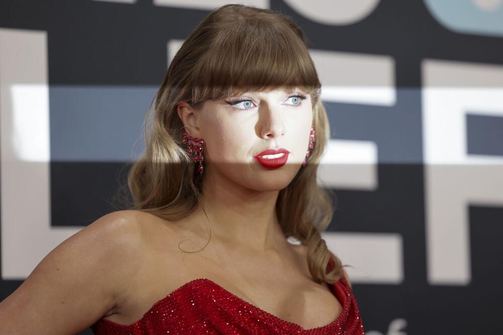 Tejlor Svift na crvenom tepihu