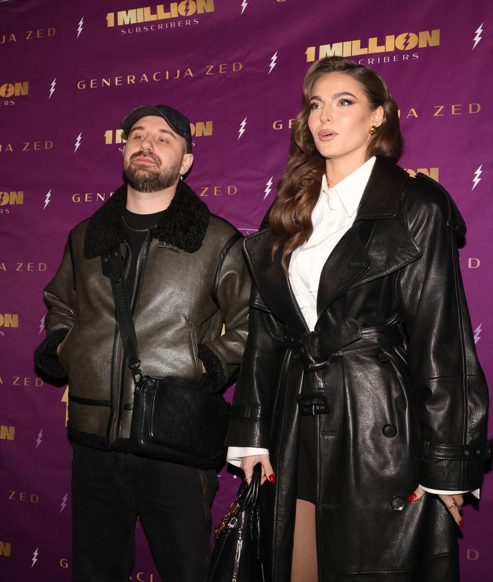 Džejla Ramović u kožnom crnom mantilu