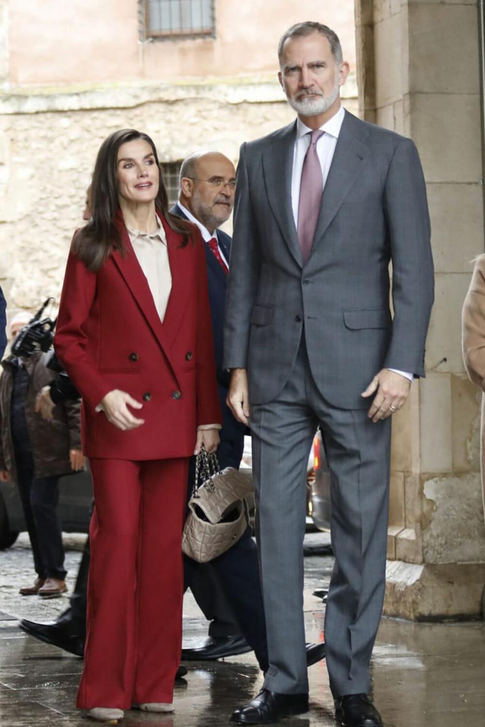 Kraljica Leticija već neko vreme nosi samo dugačke sakoe