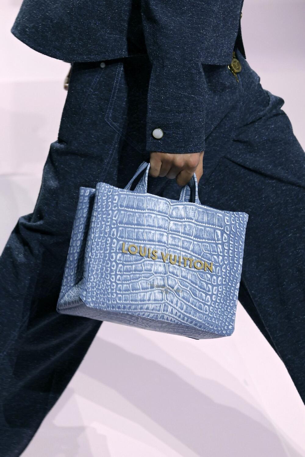 Svetloplava Louis Vuitton torba