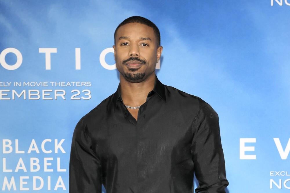 Glumac Majkl B. Džordan i Lori Harvi