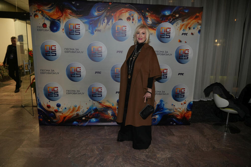 OLIVERA KOVAČEVIĆ U NEOBIČNOJ KOMBINACIJI NA PZE 