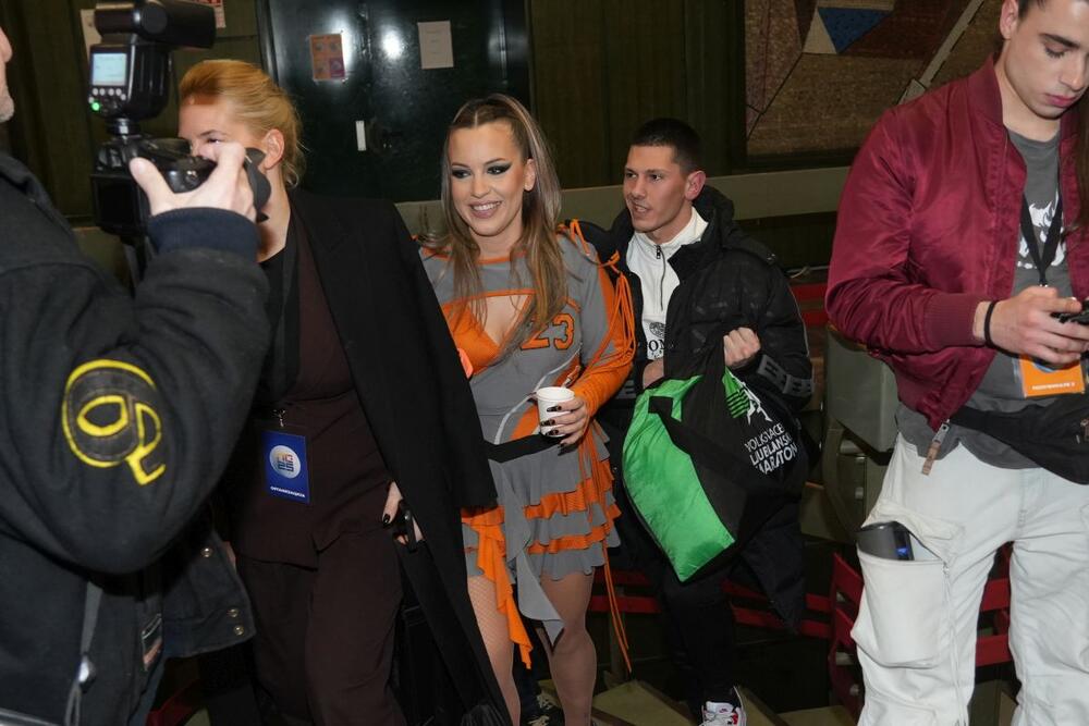 Mimi Mercedez sa dečkom posle polufinala Pesme za Evroviziju