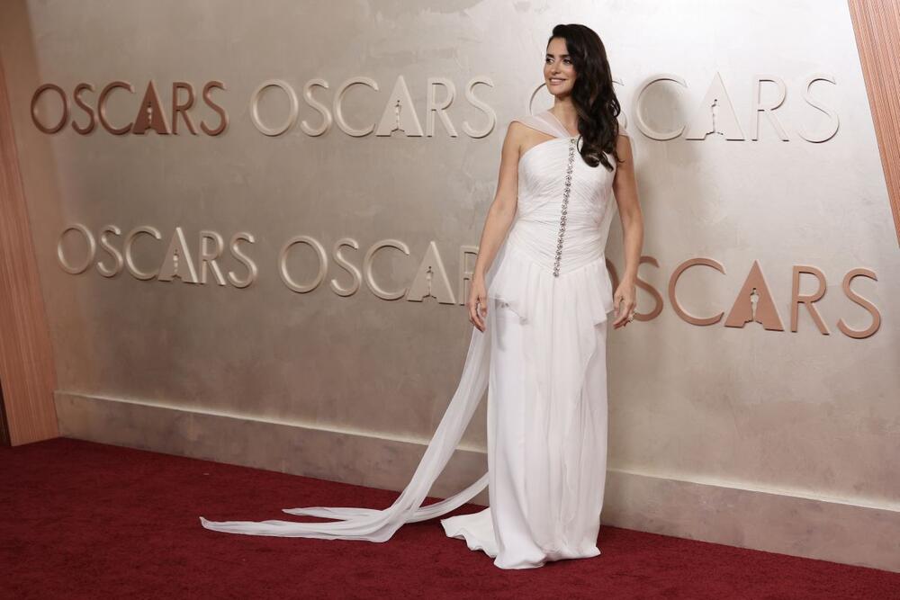 Penelope Kruz u Chanel haljini od belog šifona na 97. dodeli Oskara