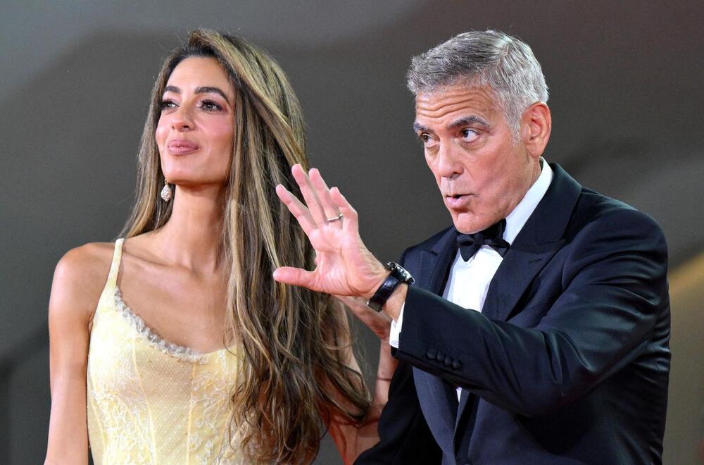 KLUNI U CENTRU SKANDALA 