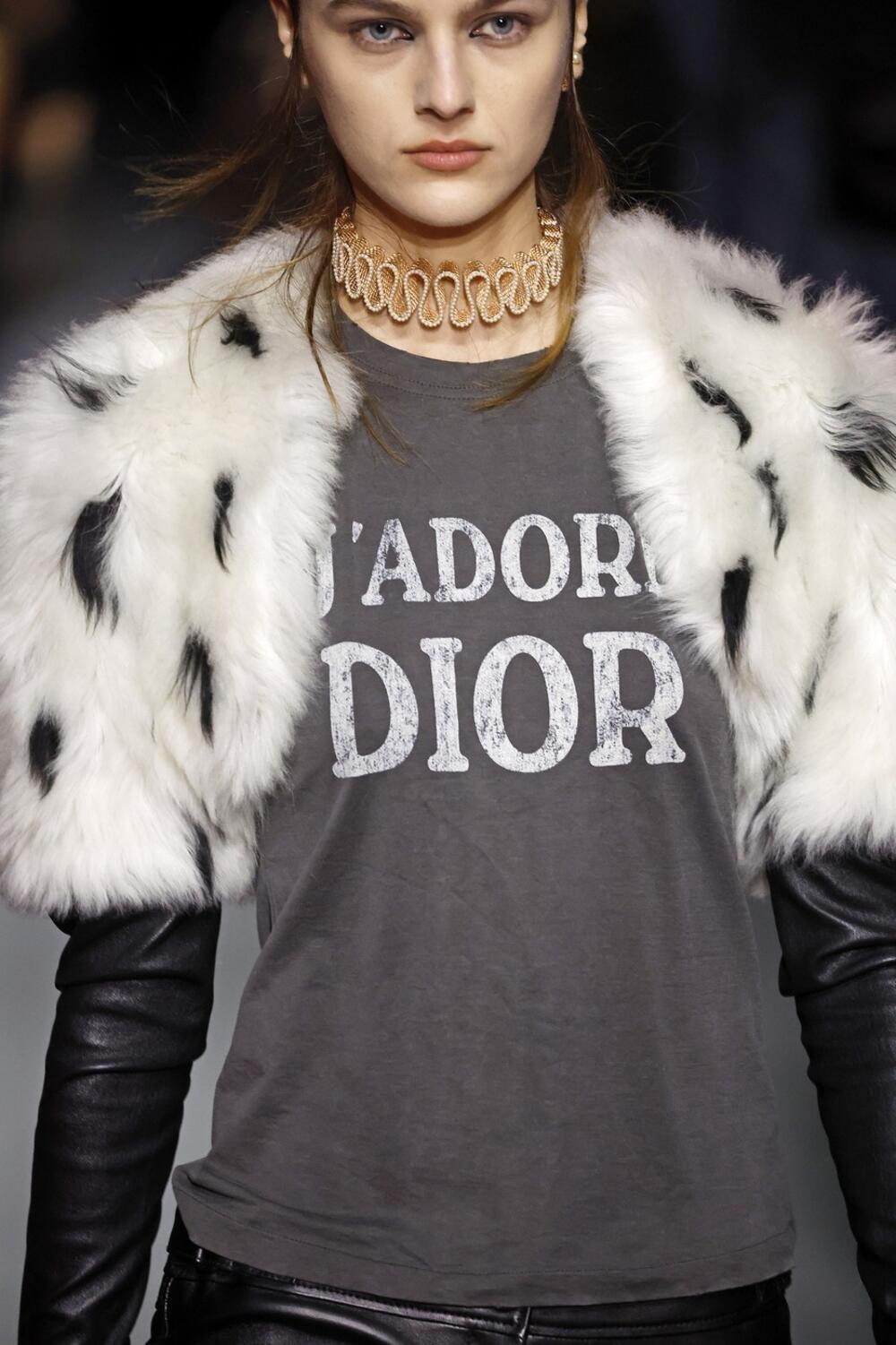 Sve što ima slike i slova treba pažljivije da se pere