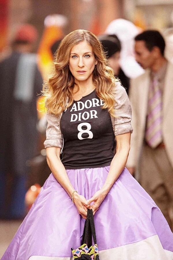 Seksi, smelo i potpuno otkačeno! 9 modnih izdanja Keri Bredšo koje ne možete da zaboravite (čak i da hoćete)