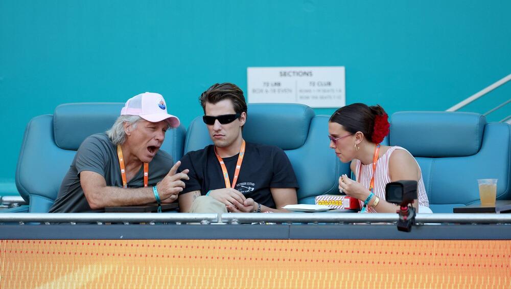 Džon Bon Džovi, Džejk Bonđovi i Mili Bobi Braun na meču Novaka Đokovića na Majami openu