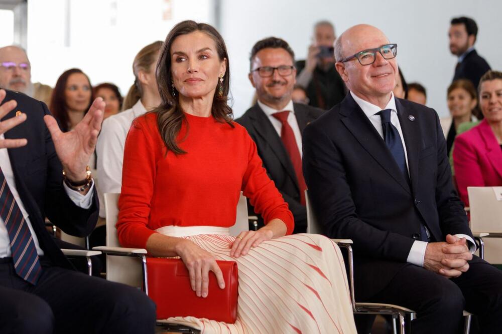 <p>Ovaj komad bi svaka dama trebalo da ima u garderoberu ove sezone.</p>