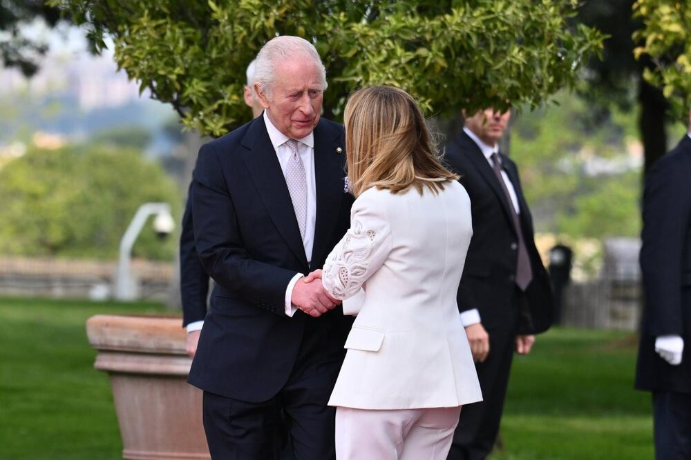 KRALJ ČARLS ZABRINUO JAVNOST 