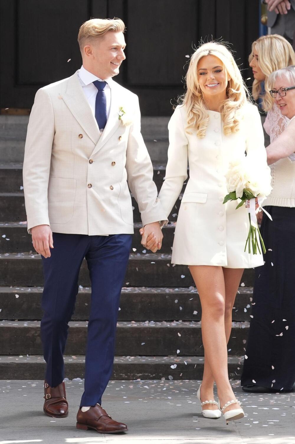 Voditeljka Eli Kostelo nosila je na svom venčanju sako-haljinu mini-dužine