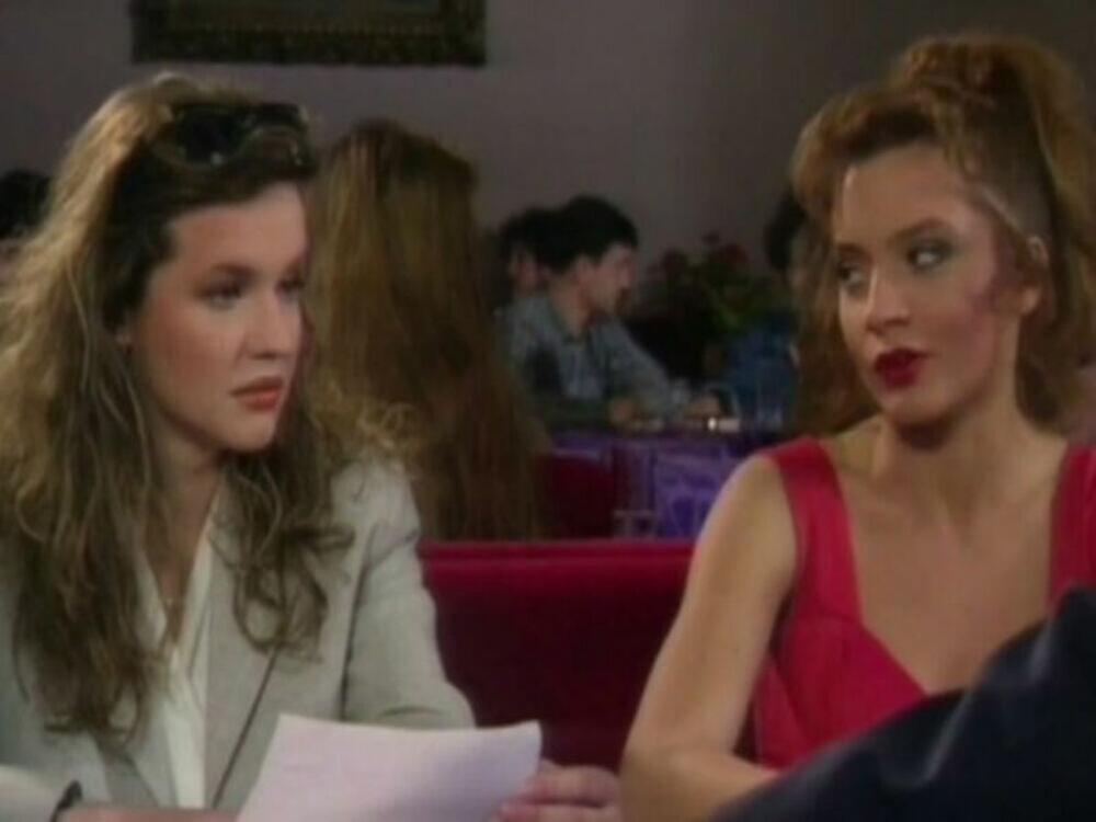 Natalija Vlahović Čuljković i Dubravka Mijatović kao Sonja i Đina u seriji 'Srećni ljudi'