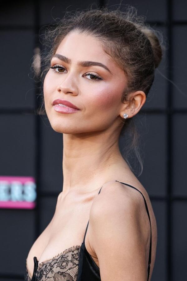 Svaki dan radi isto i zato joj je lice savršeno: Zendeja jedan korak ne preskače nikad, a neguje se jednostavno