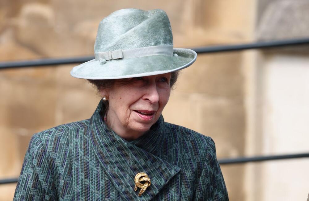 Britanska kraljevska porodica na službi u zamku Vindzor povodom Uskrsa