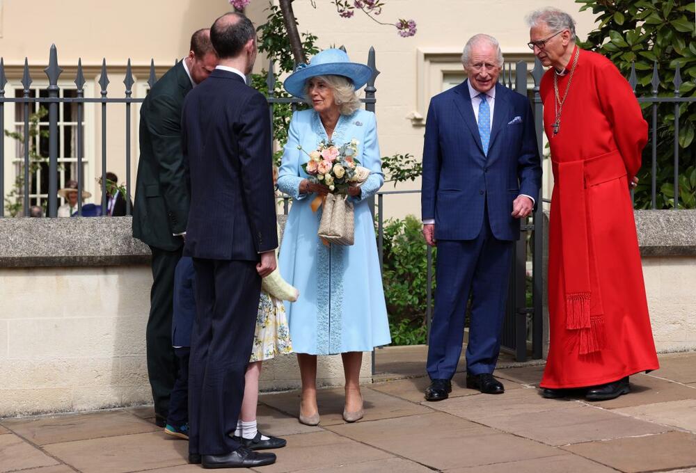 Britanska kraljevska porodica na službi u zamku Vindzor povodom Uskrsa