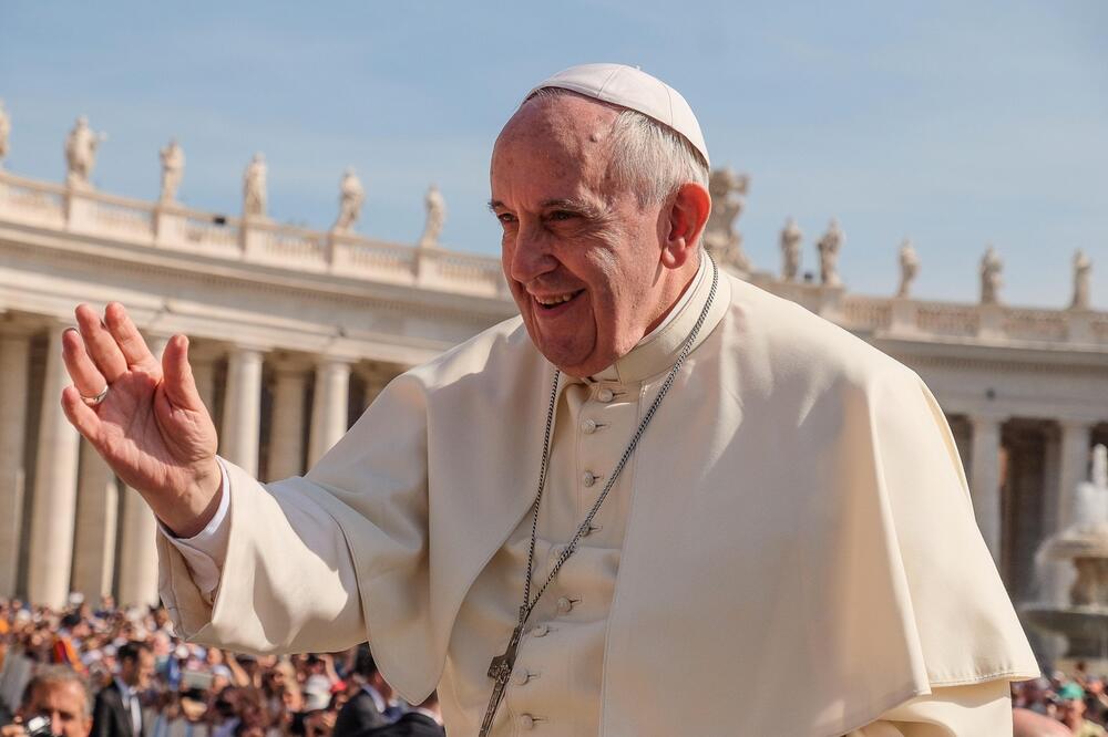 Papa Franja na Trgu Svetog Petra