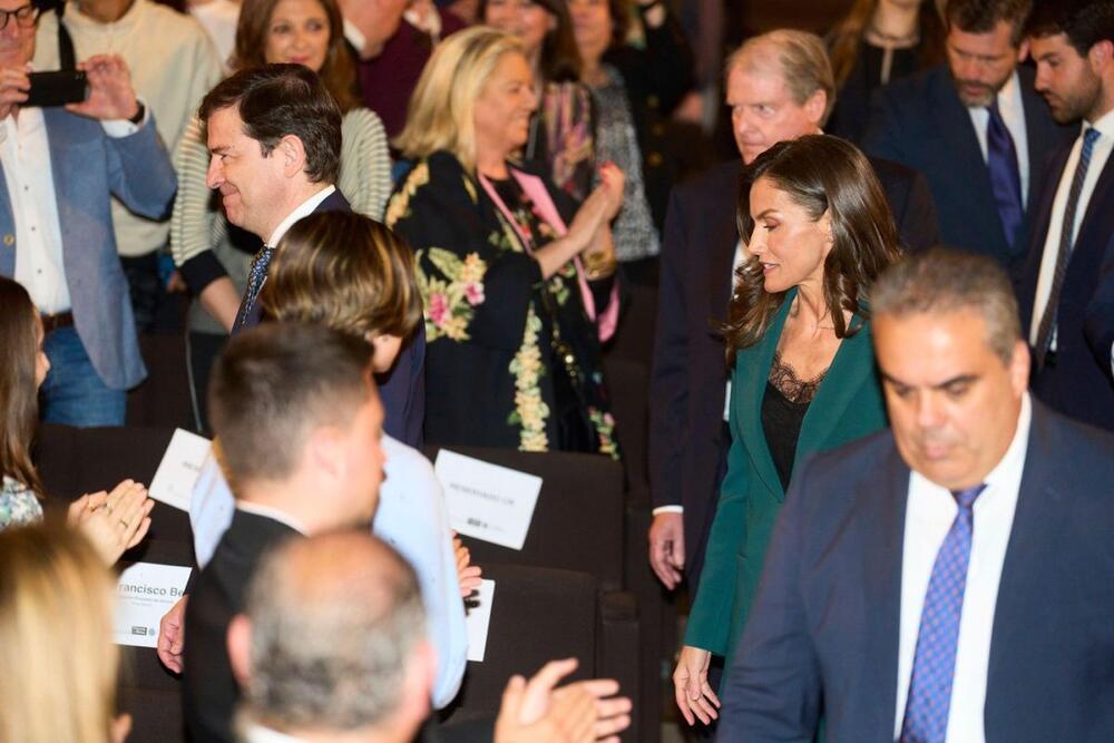 <p>Njen stil karakterišu elegancija, sofisticiranost i promišljen balans između klasičnog i modernog.</p>