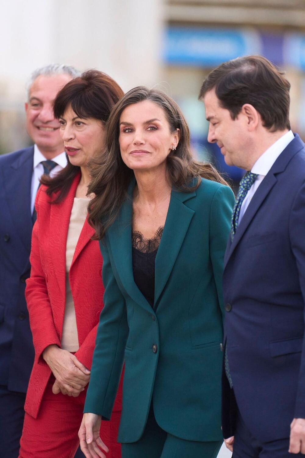 <p>Njen stil karakterišu elegancija, sofisticiranost i promišljen balans između klasičnog i modernog.</p>